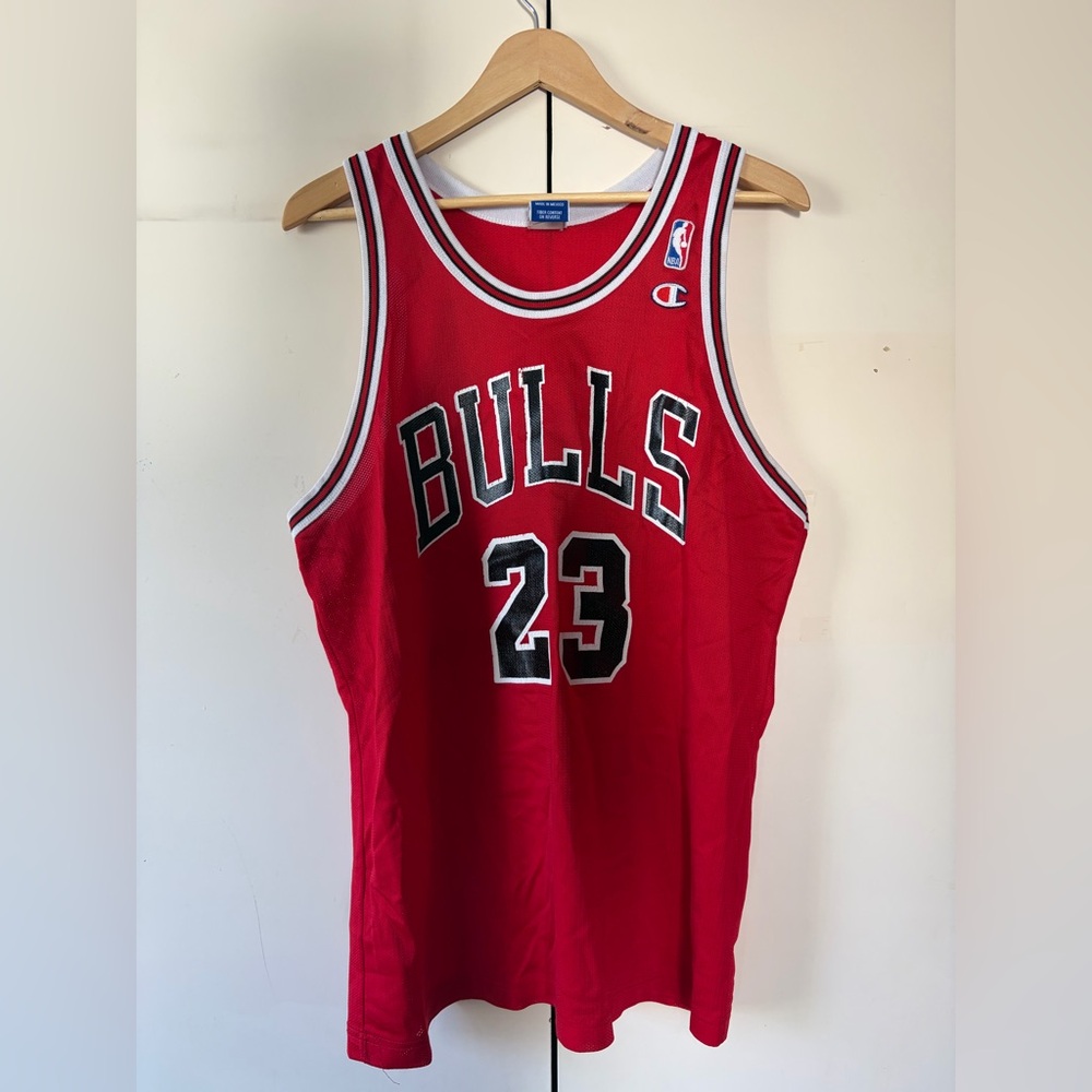 Men’s Bulls Michael Jordan Basketball Jersey - SIZE MEDIUM/LARGE